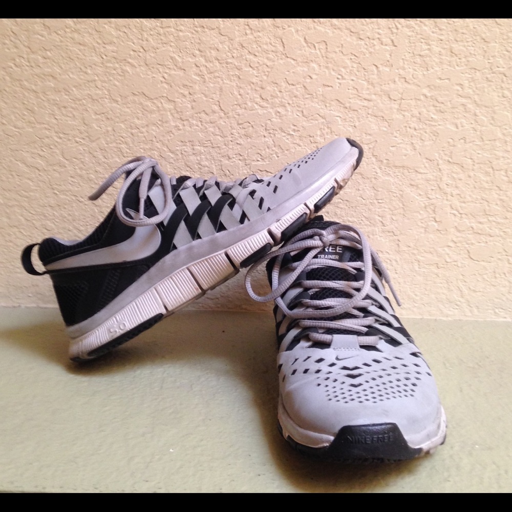 NIKE Grey/Black